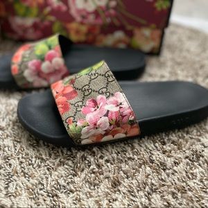 Gucci Women’s GG Bloom Supreme Floral Slides